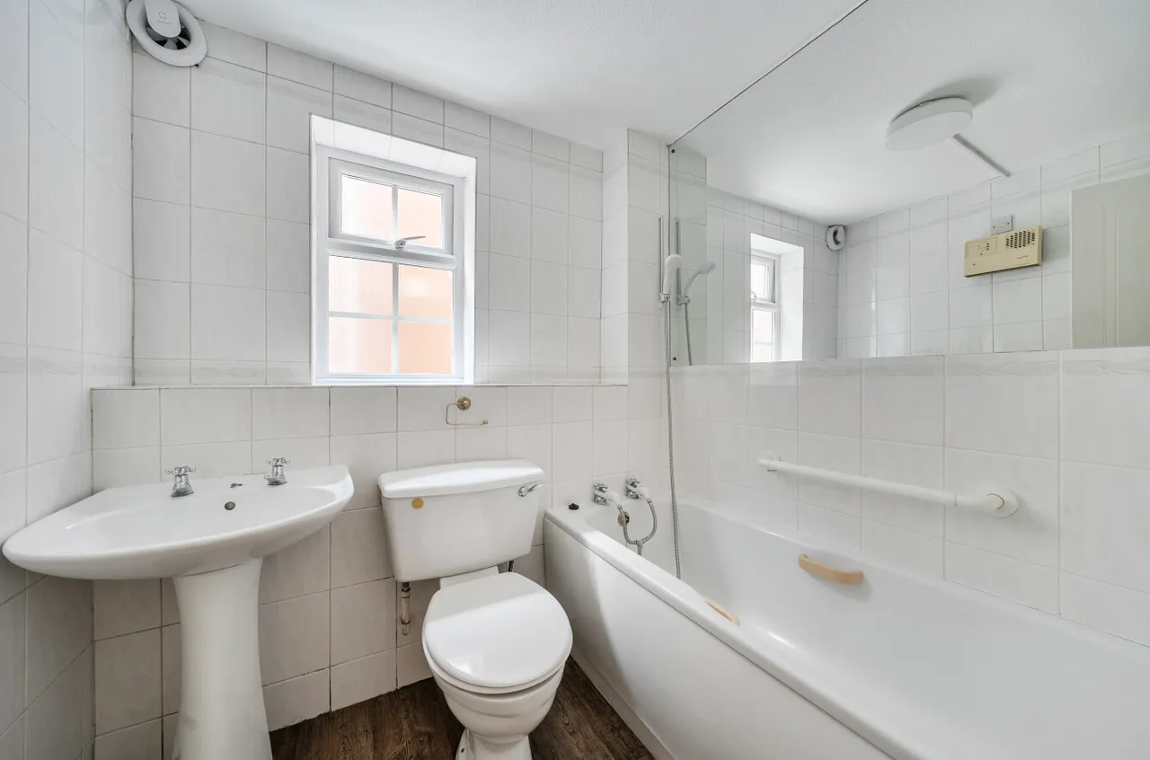 Raleigh Way, Frimley, Camberley, Surrey, GU16 8RH, photo 7