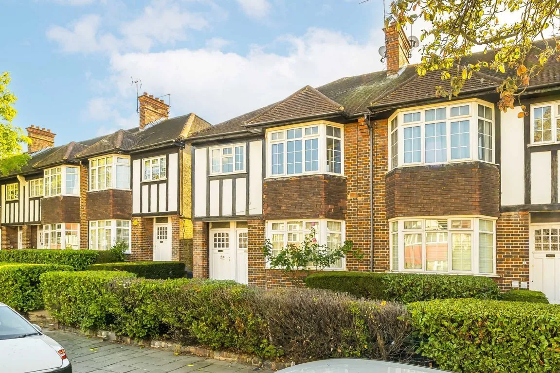 3 bed flat to rent, Gracefield Gardens, SW16