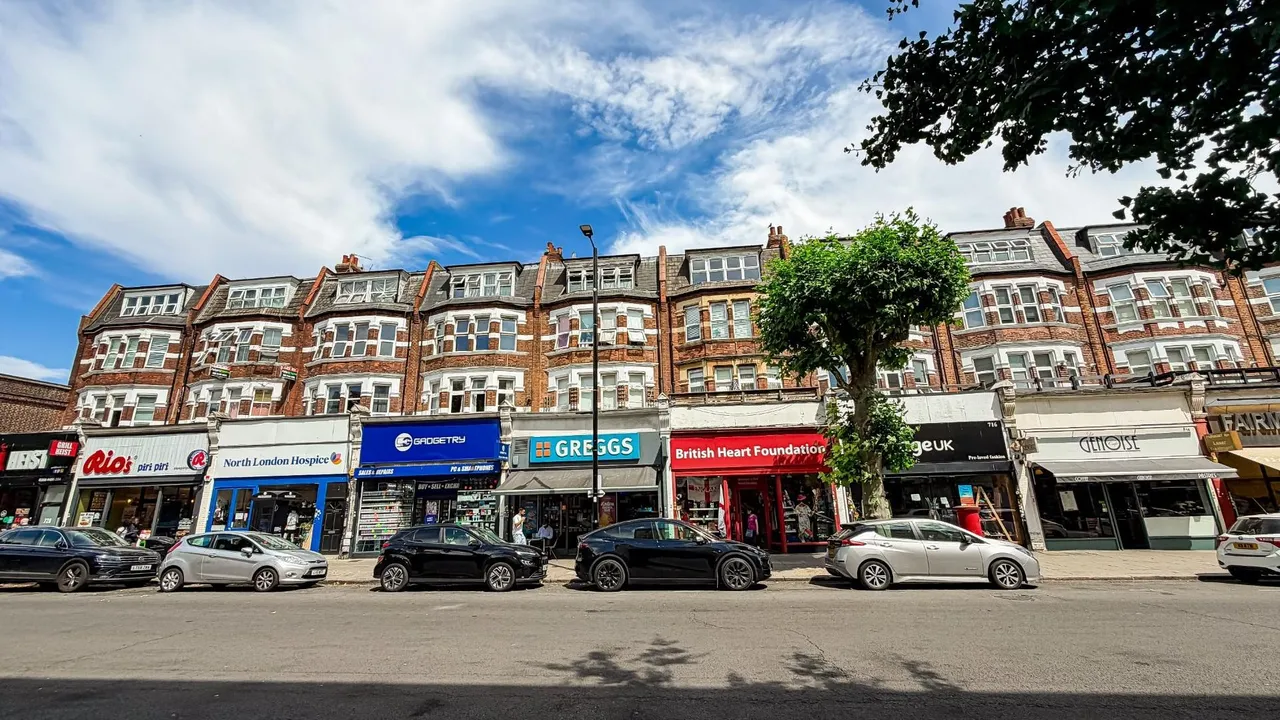 1 bed flat to rent — High Road North Finchley, London, Greater London N12 9QD