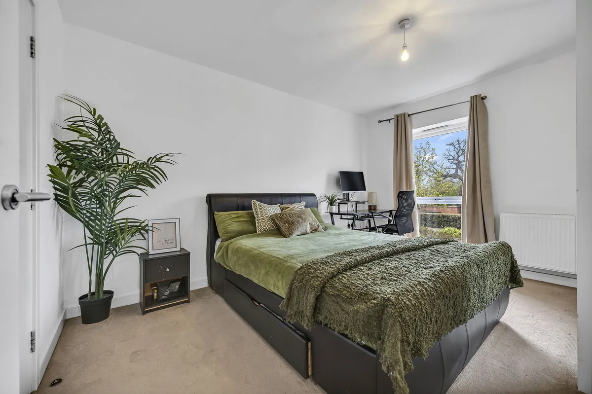 St Clements Avenue, Romford, Harold Wood, RM3 0HY, photo 4