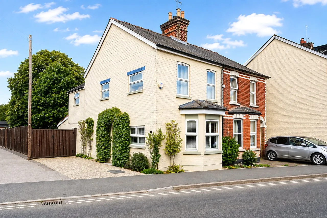 3 bed house for sale — Vale Road, Ash Vale, Guildford, Surrey, GU12 5HJ