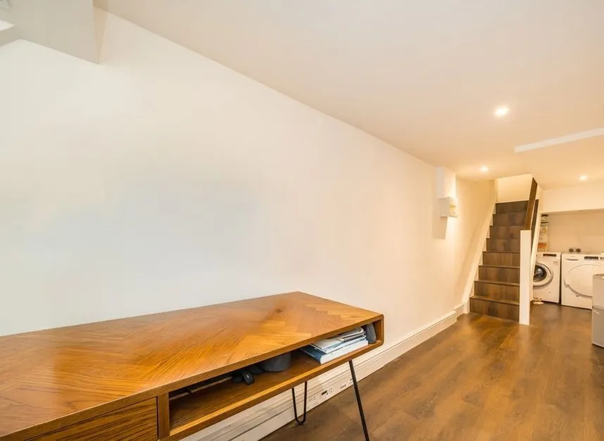Hemberton Road, Clapham North, SW9, photo 6