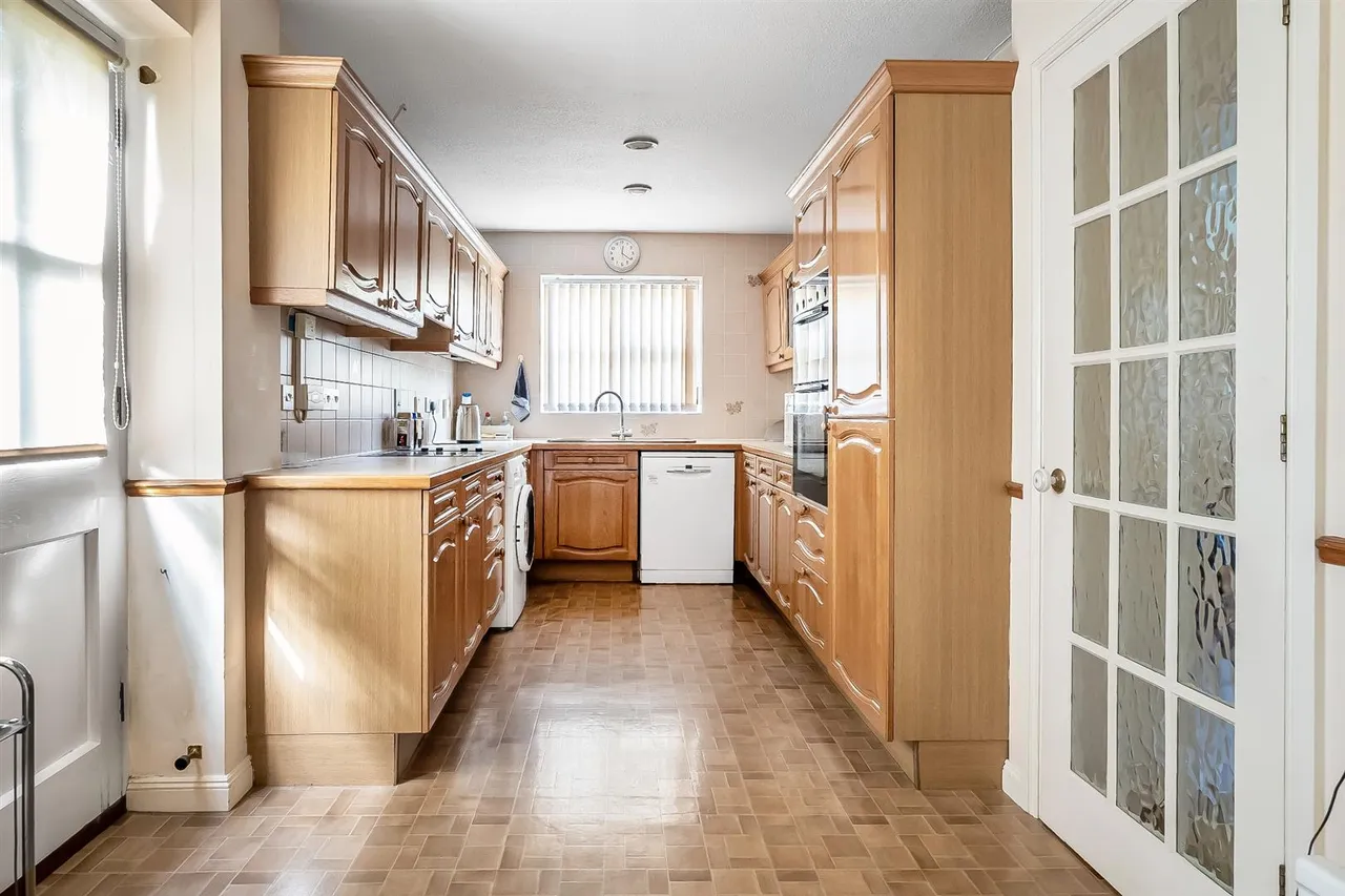 Ashwood Park, Fetcham, KT22, photo 4