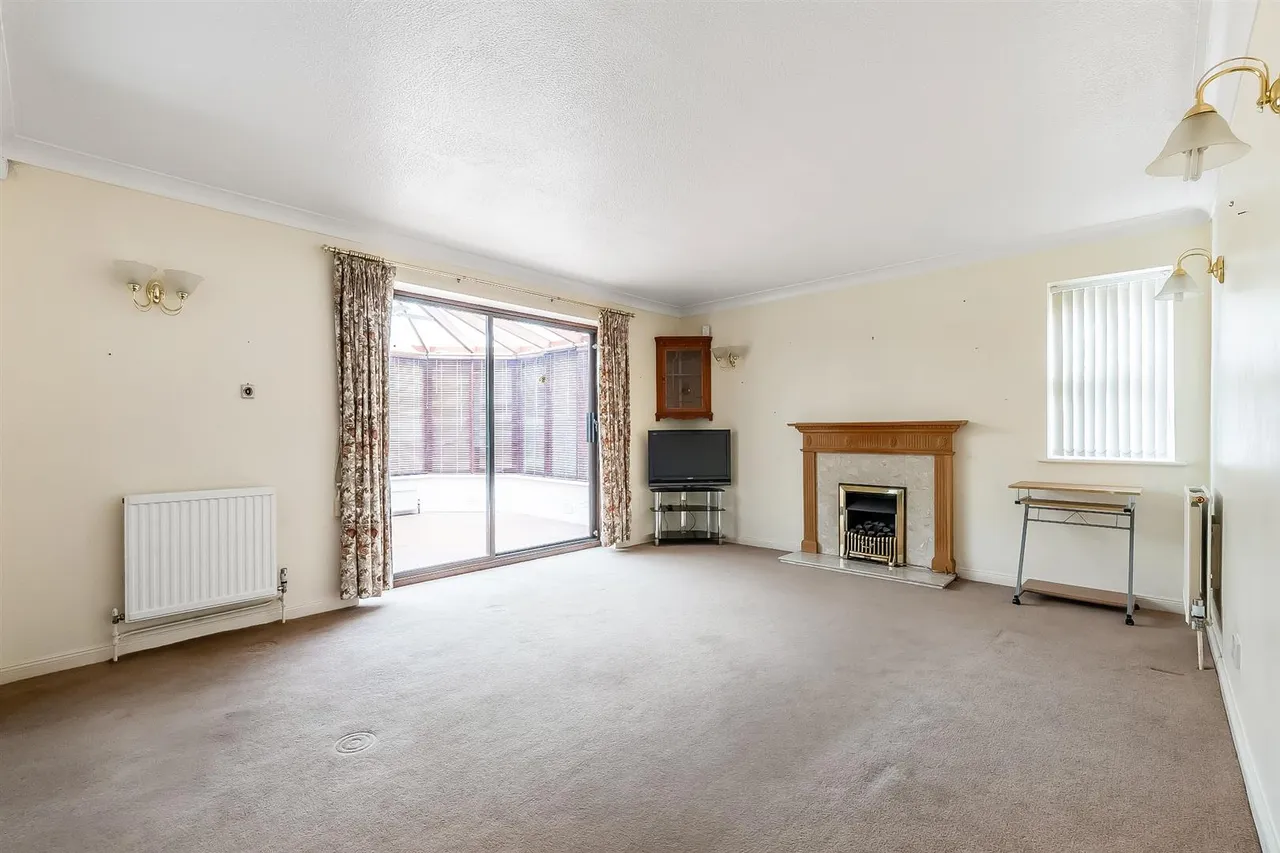 Ashwood Park, Fetcham, KT22, photo 3