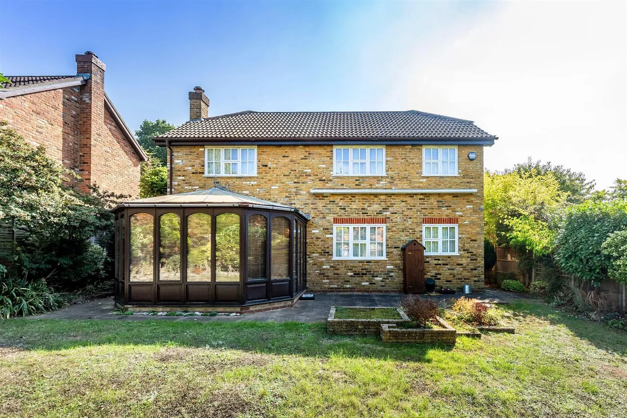 Ashwood Park, Fetcham, KT22, photo 8