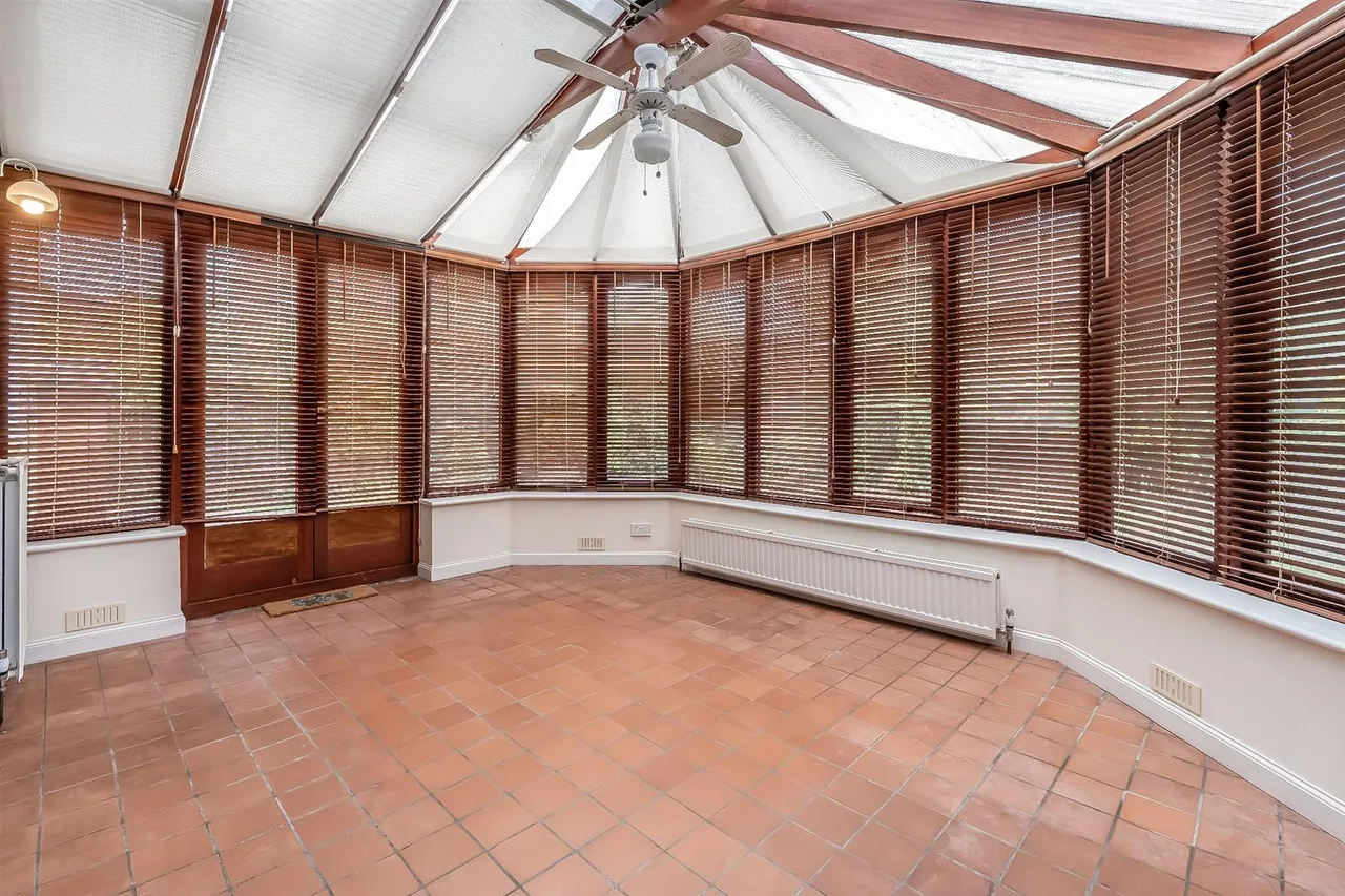 Ashwood Park, Fetcham, KT22, photo 5