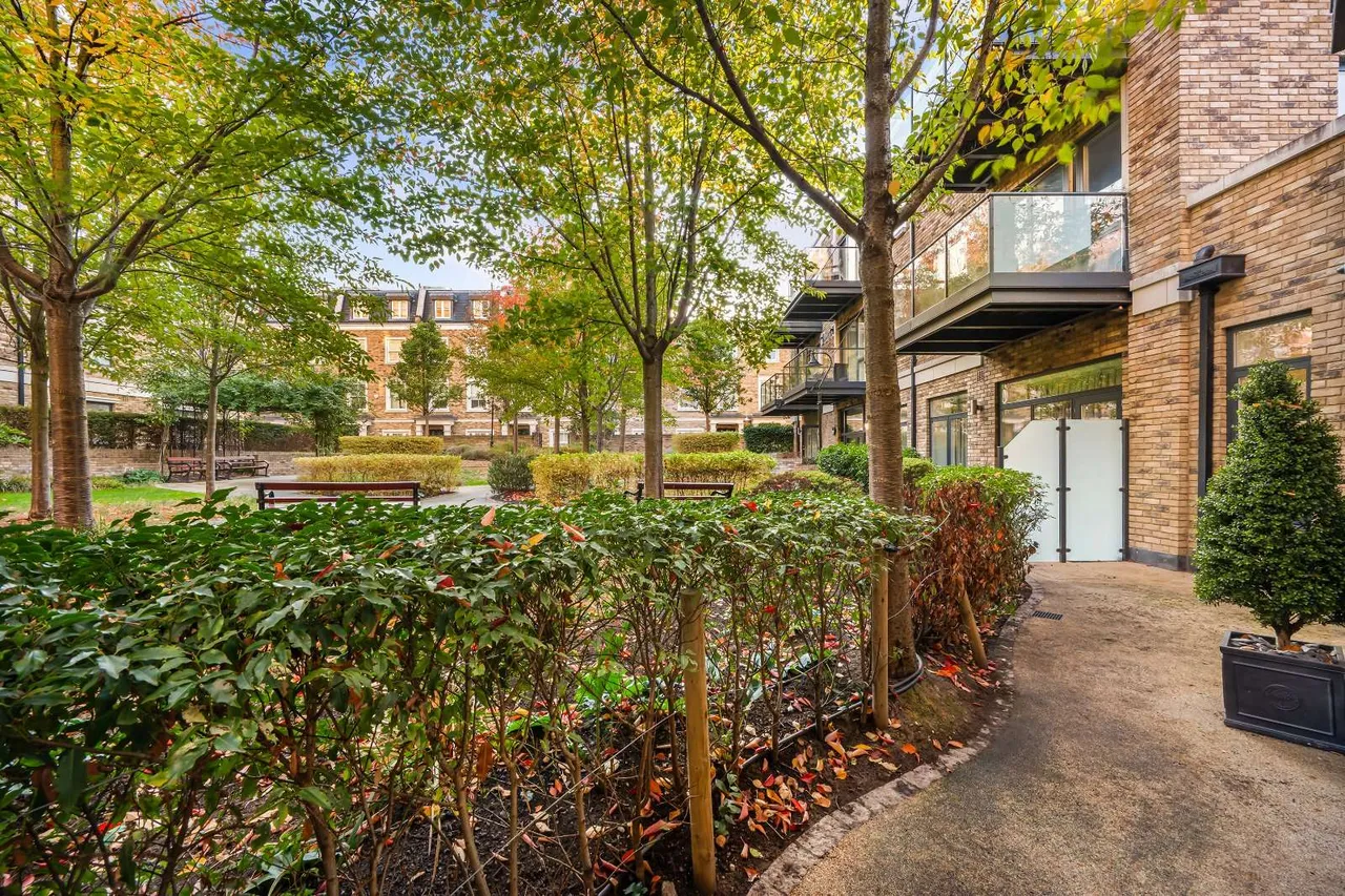 Palladian Gardens, London, W4, photo 14