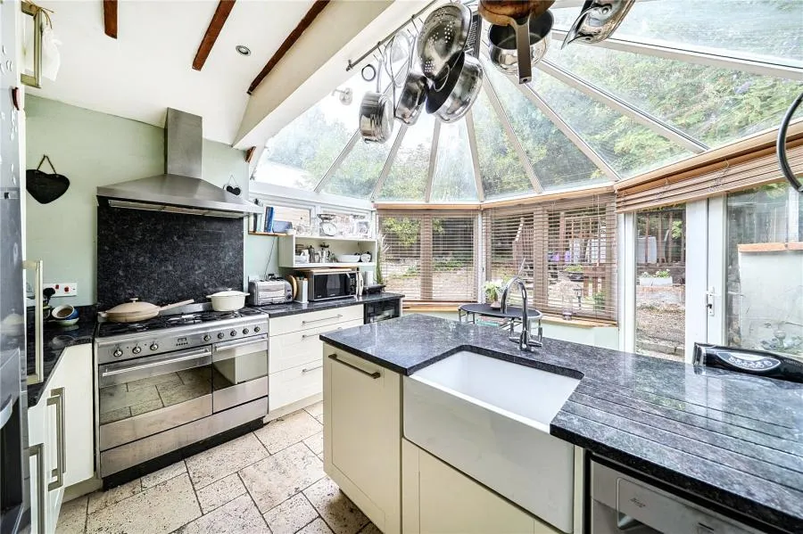 London Road, Bagshot, GU19, photo 8