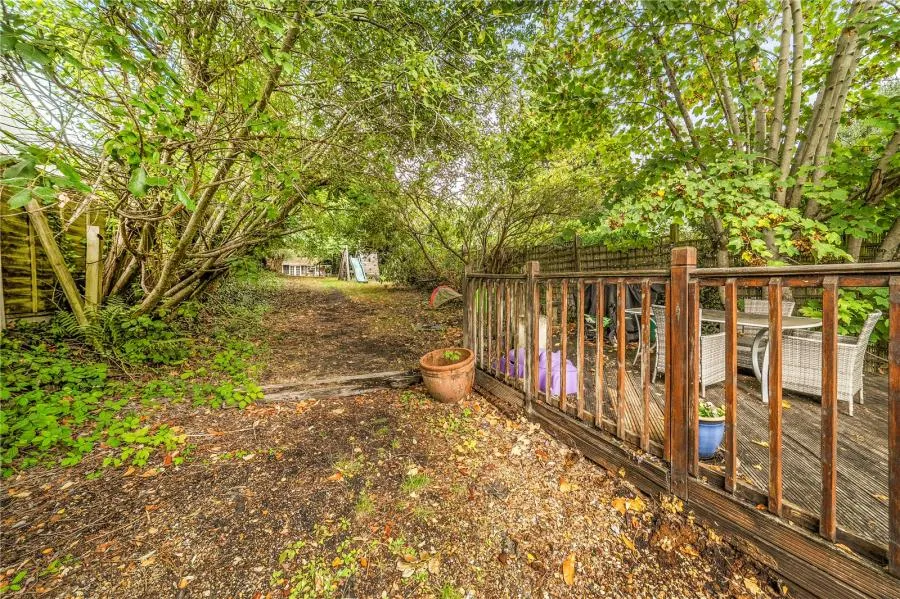 London Road, Bagshot, GU19, photo 21