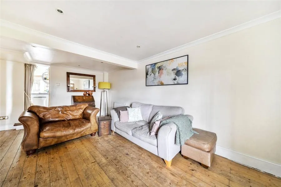 London Road, Bagshot, GU19, photo 12