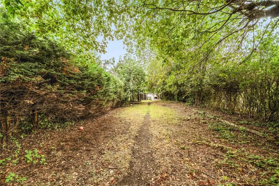 London Road, Bagshot, GU19, photo 4