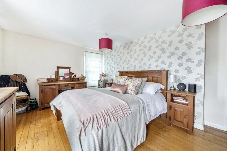 London Road, Bagshot, GU19, photo 15