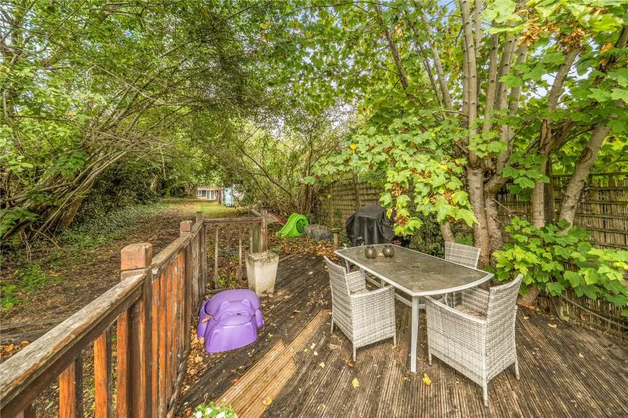 London Road, Bagshot, GU19, photo 22