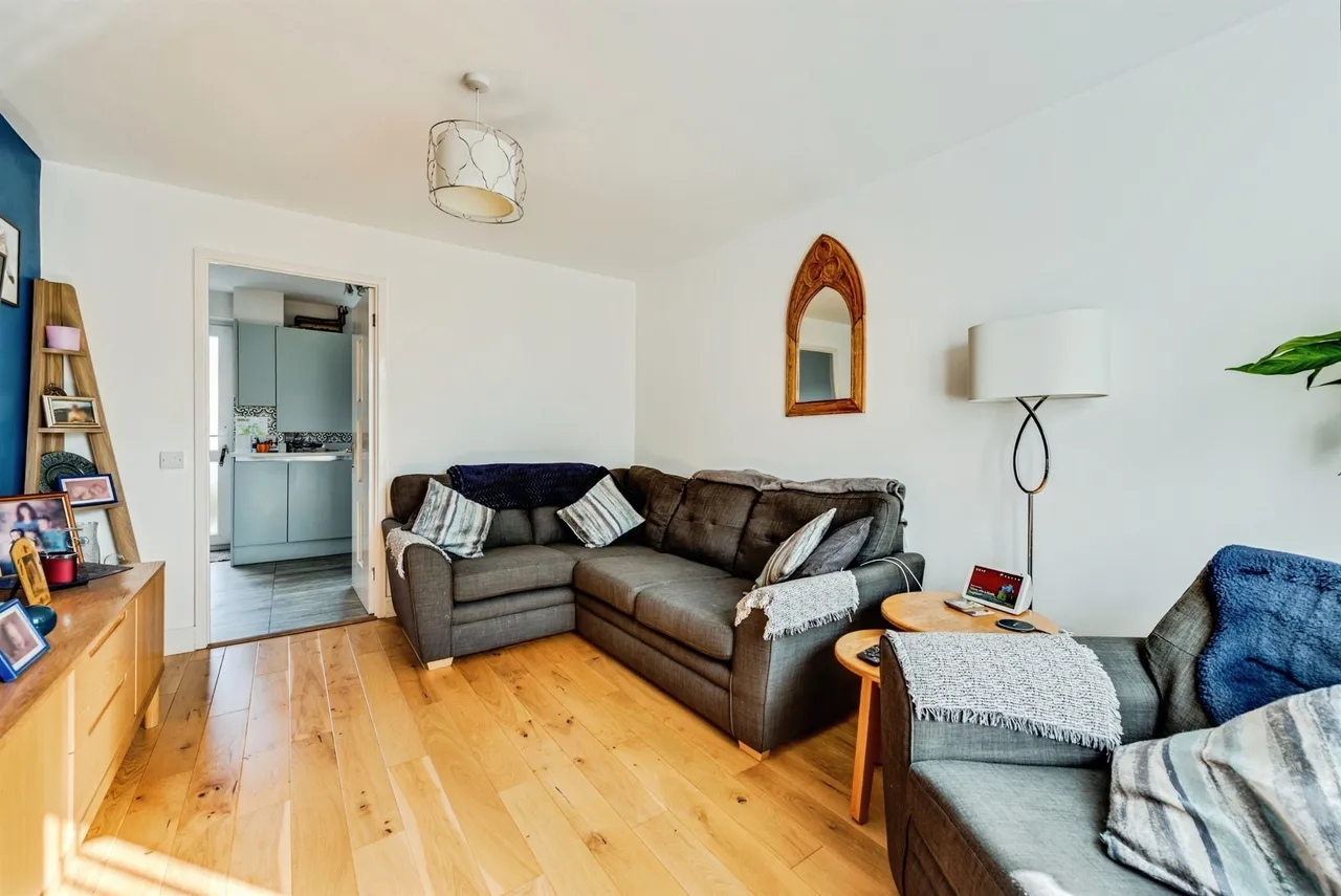 Saxton Walk, Shaw, SN5, photo 4