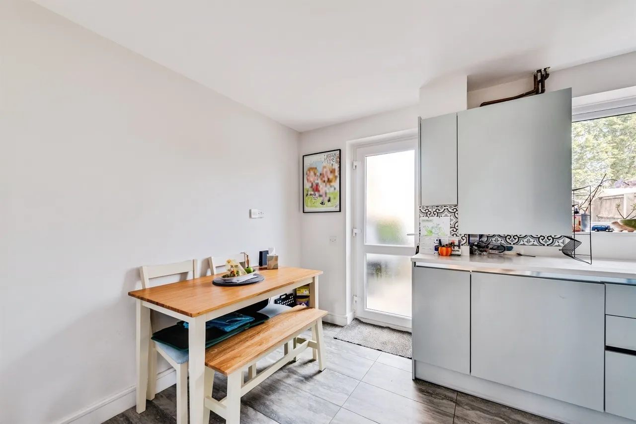 Saxton Walk, Shaw, SN5, photo 6