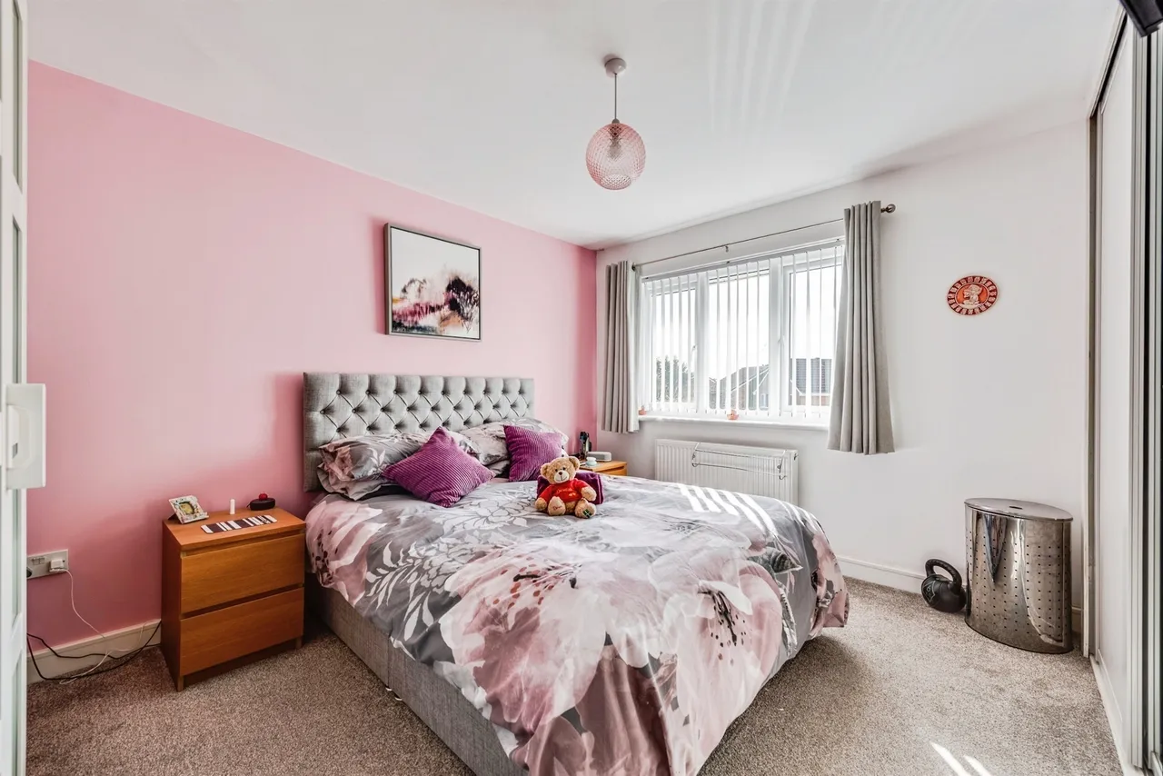 Saxton Walk, Shaw, SN5, photo 8