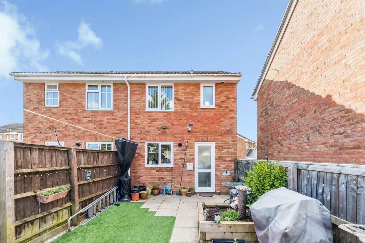 Saxton Walk, Shaw, SN5, photo 13
