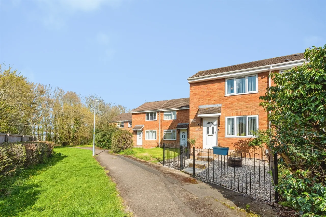 Saxton Walk, Shaw, SN5, photo 15