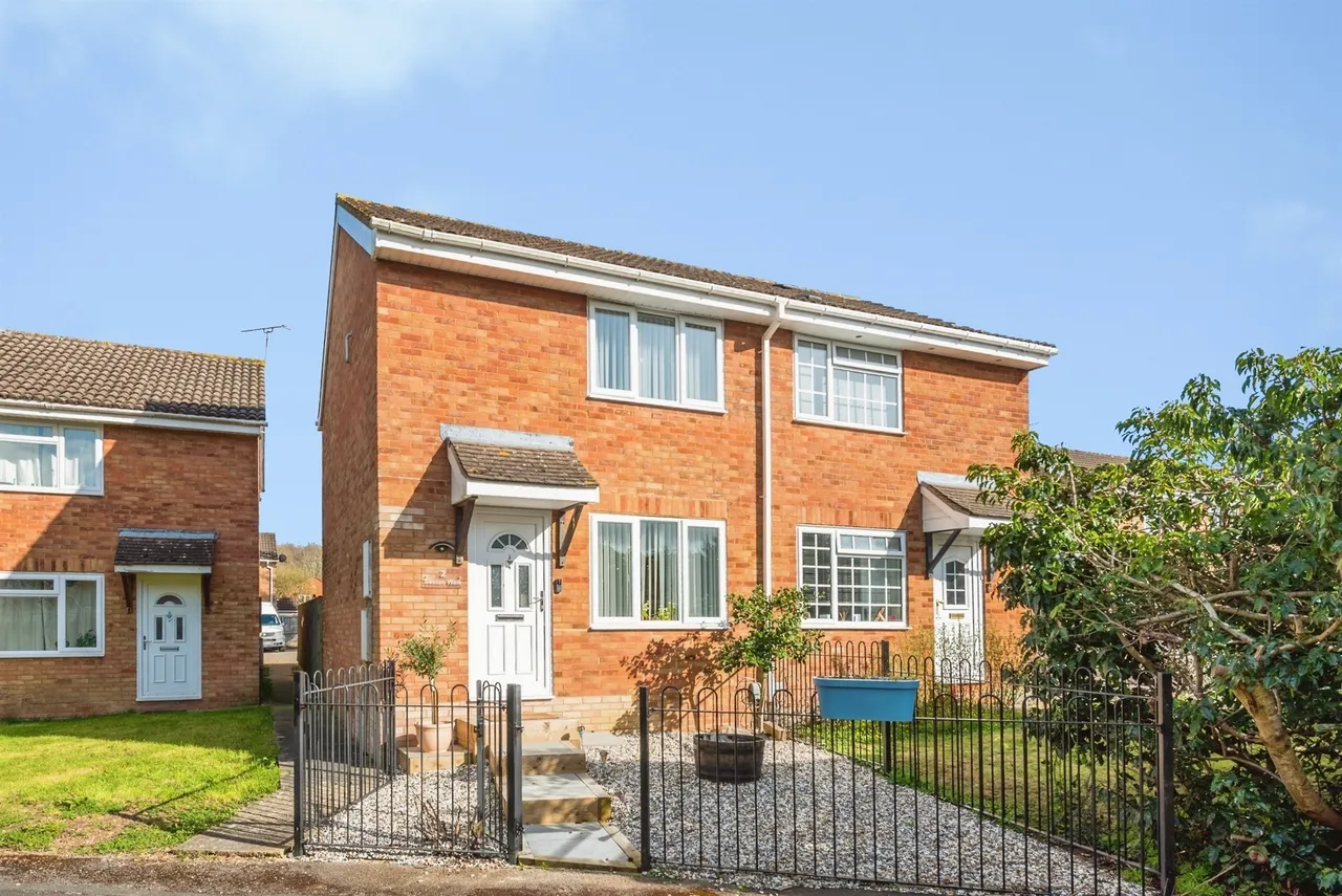 Saxton Walk, Shaw, SN5, photo 17