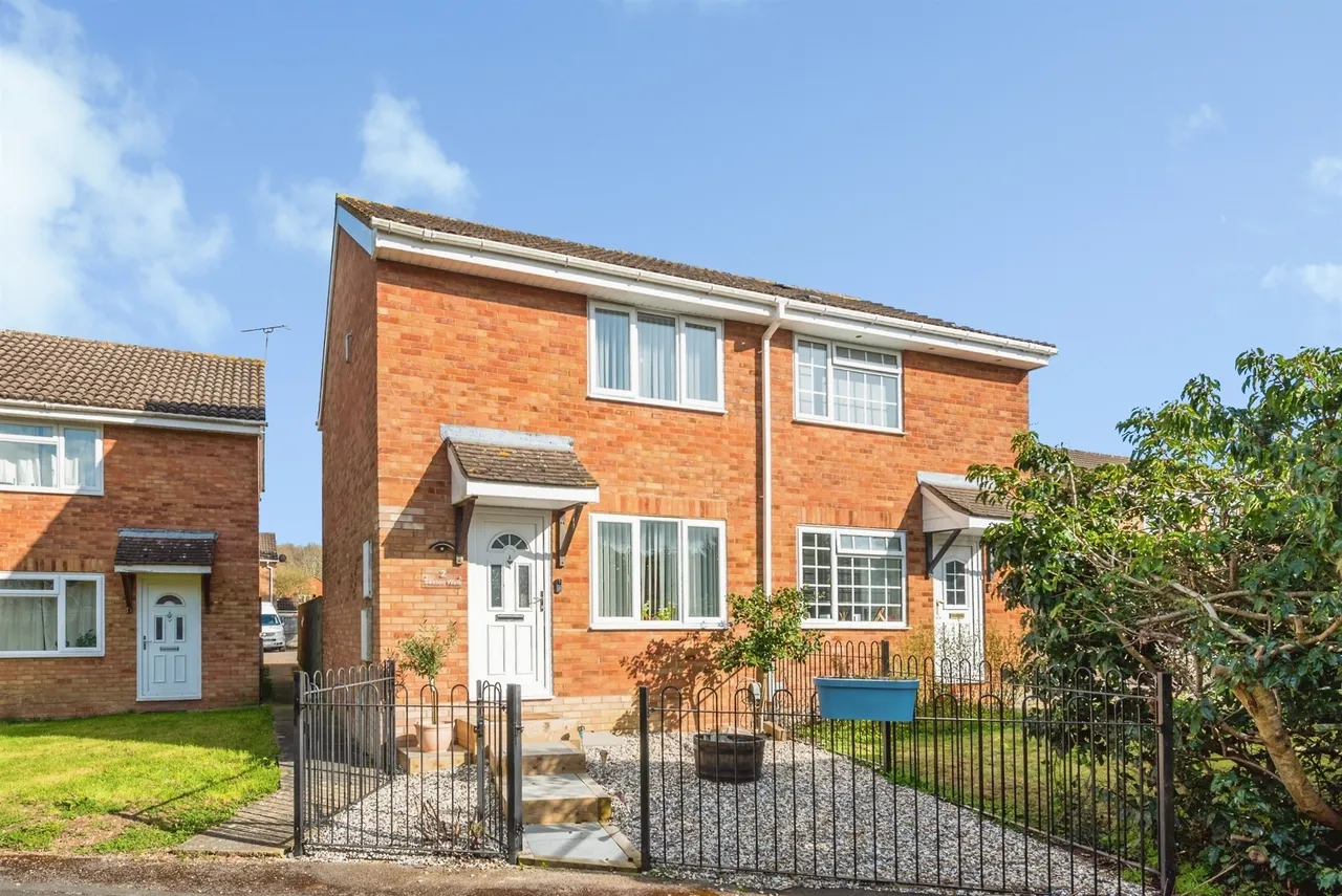 Saxton Walk, Shaw, SN5, photo 14