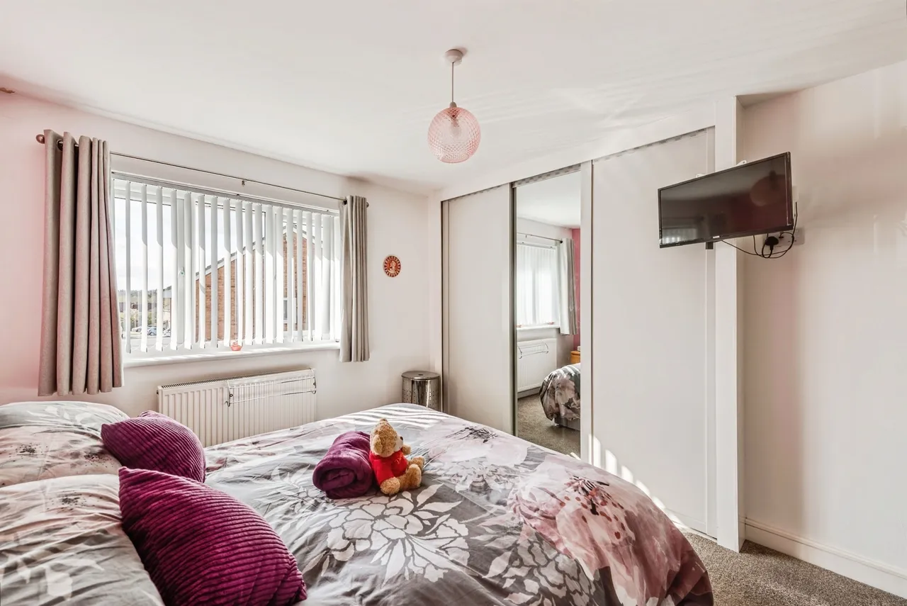 Saxton Walk, Shaw, SN5, photo 9