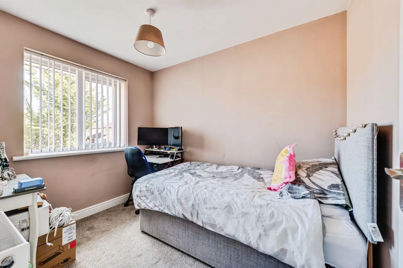 Saxton Walk, Shaw, SN5, photo 10