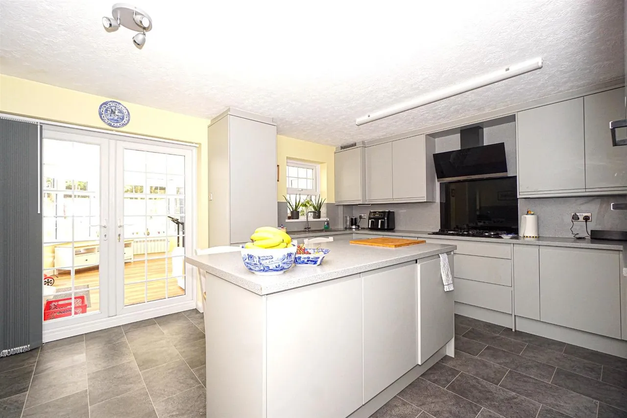 Whittlewood Close, St. Leonards-On-Sea, photo 27