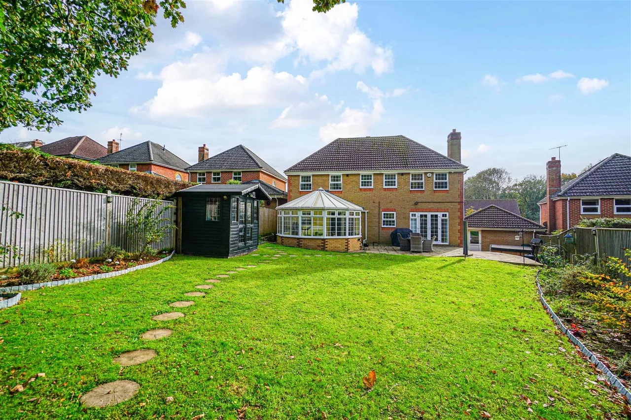Whittlewood Close, St. Leonards-On-Sea, photo 20