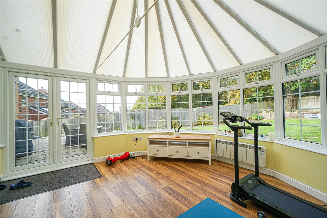 Whittlewood Close, St. Leonards-On-Sea, photo 32