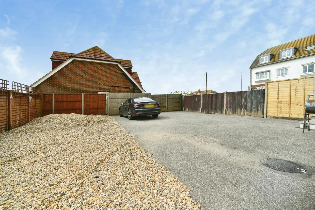 South Coast Road, Peacehaven, BN10, photo 13