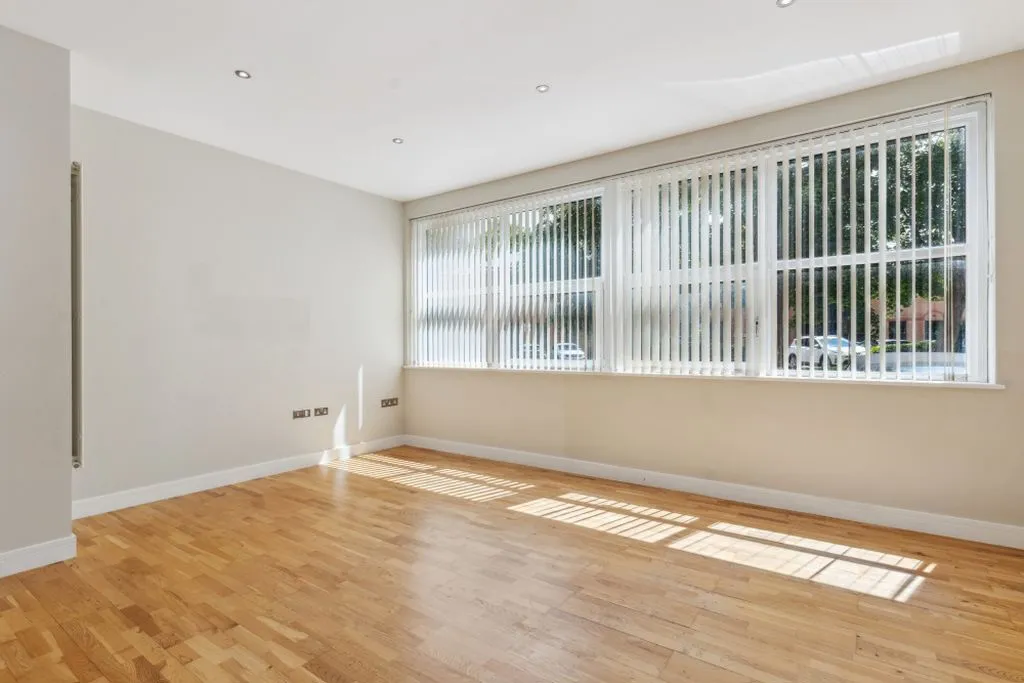 Furlong Road, Bourne End SL8 5BB, photo 3