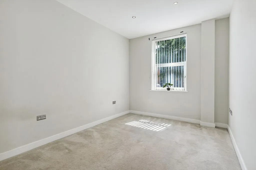 Furlong Road, Bourne End SL8 5BB, photo 9