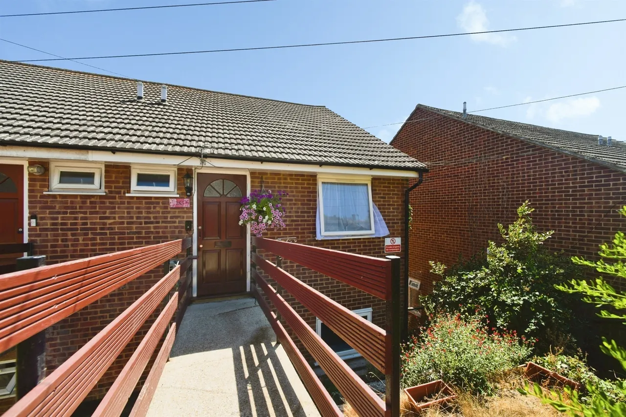 1 bed flat for sale — Hillcrest Road, Newhaven