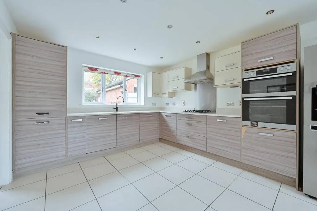 Wright Close, Bushey, WD23, photo 2