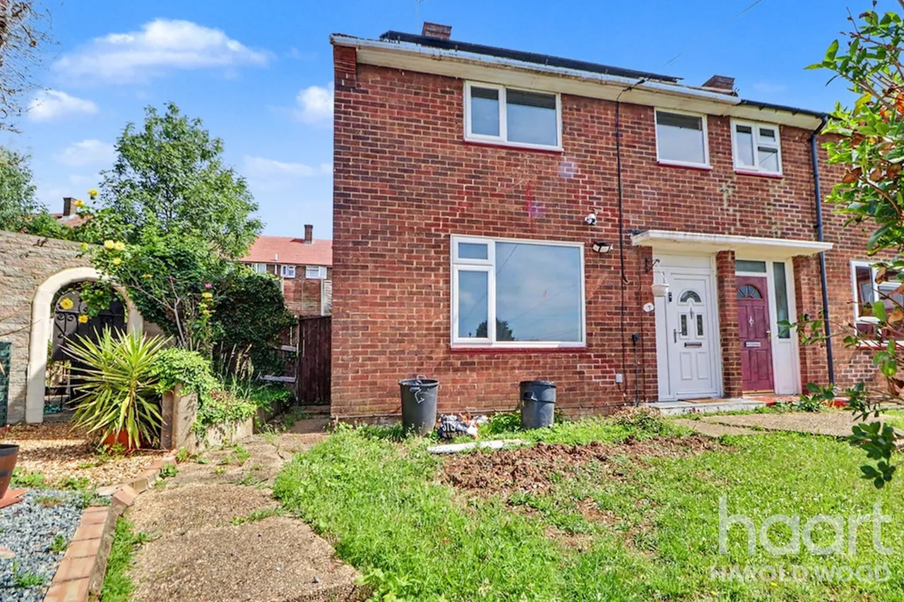 2 bed house for sale, Dudley Gardens, Harold Hill, RM3