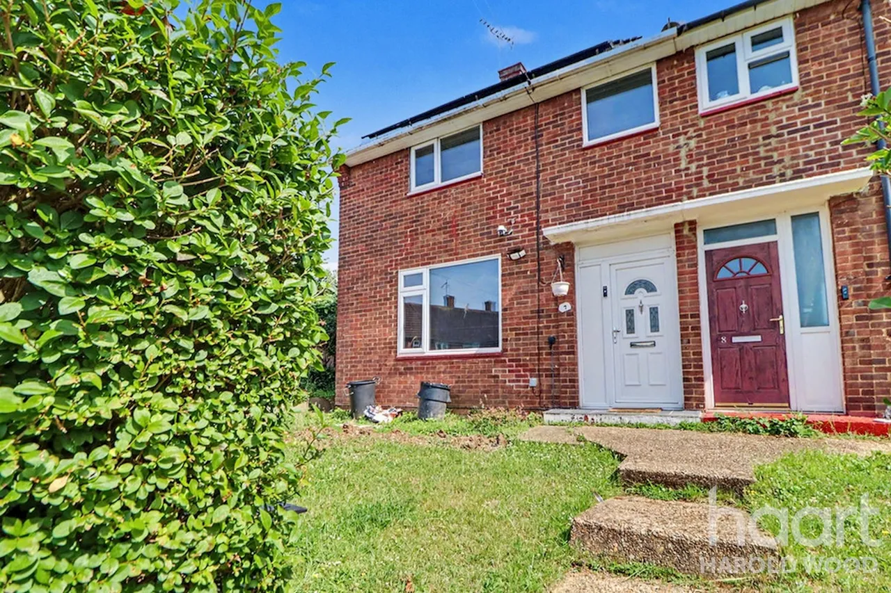 Dudley Gardens, Harold Hill, RM3, photo 9