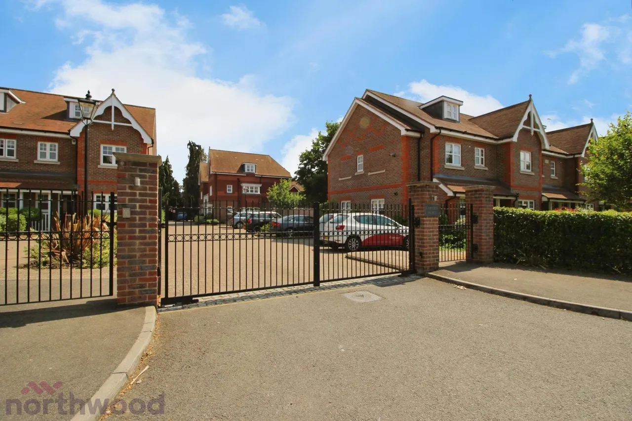 2 bed flat to rent, Carlton Place, Marlow, SL7