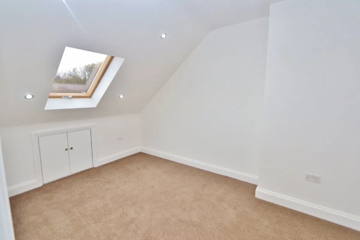 Merlin Gardens, Romford, RM5 3YD, photo 18
