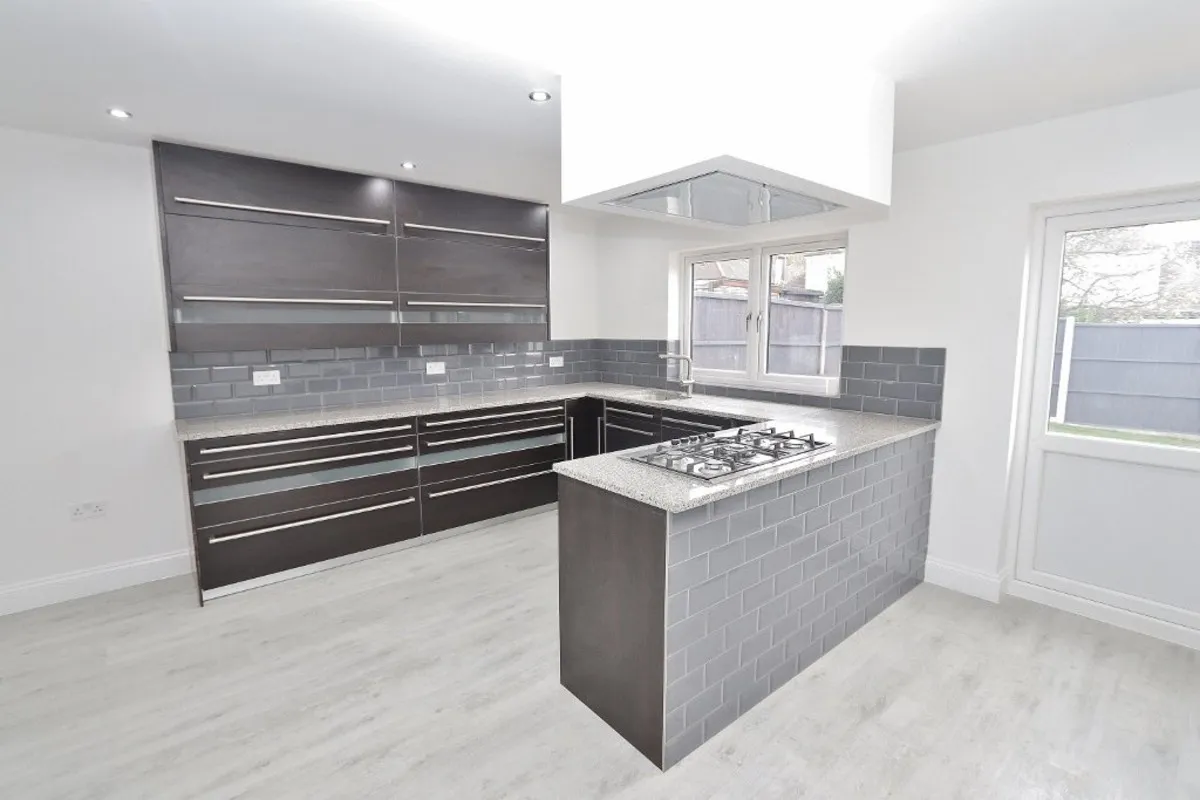 Merlin Gardens, Romford, RM5 3YD, photo 6