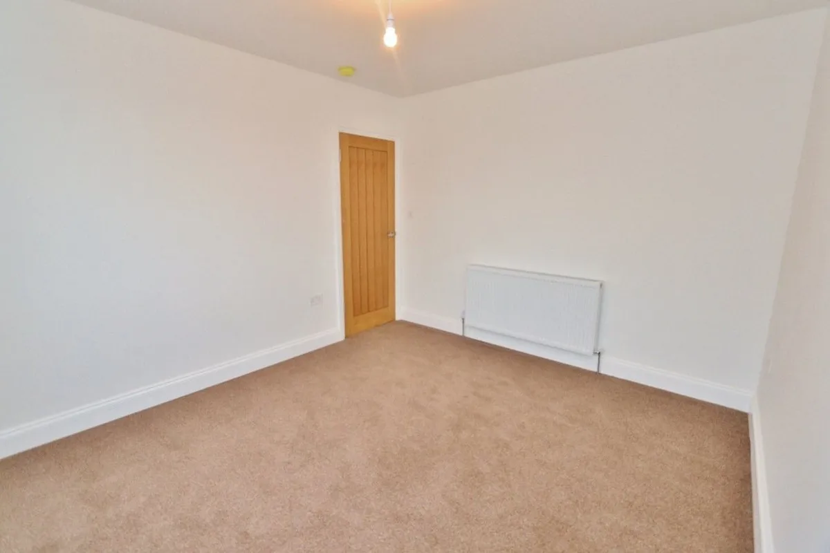 Merlin Gardens, Romford, RM5 3YD, photo 13