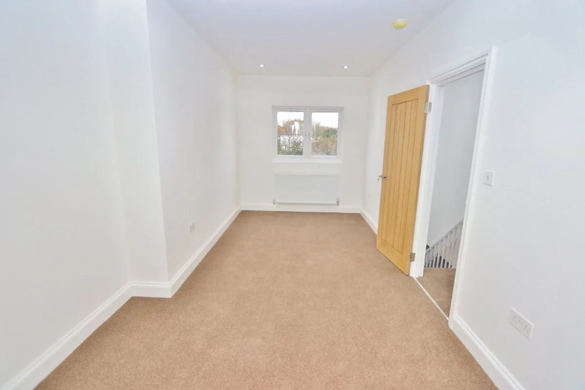 Merlin Gardens, Romford, RM5 3YD, photo 17