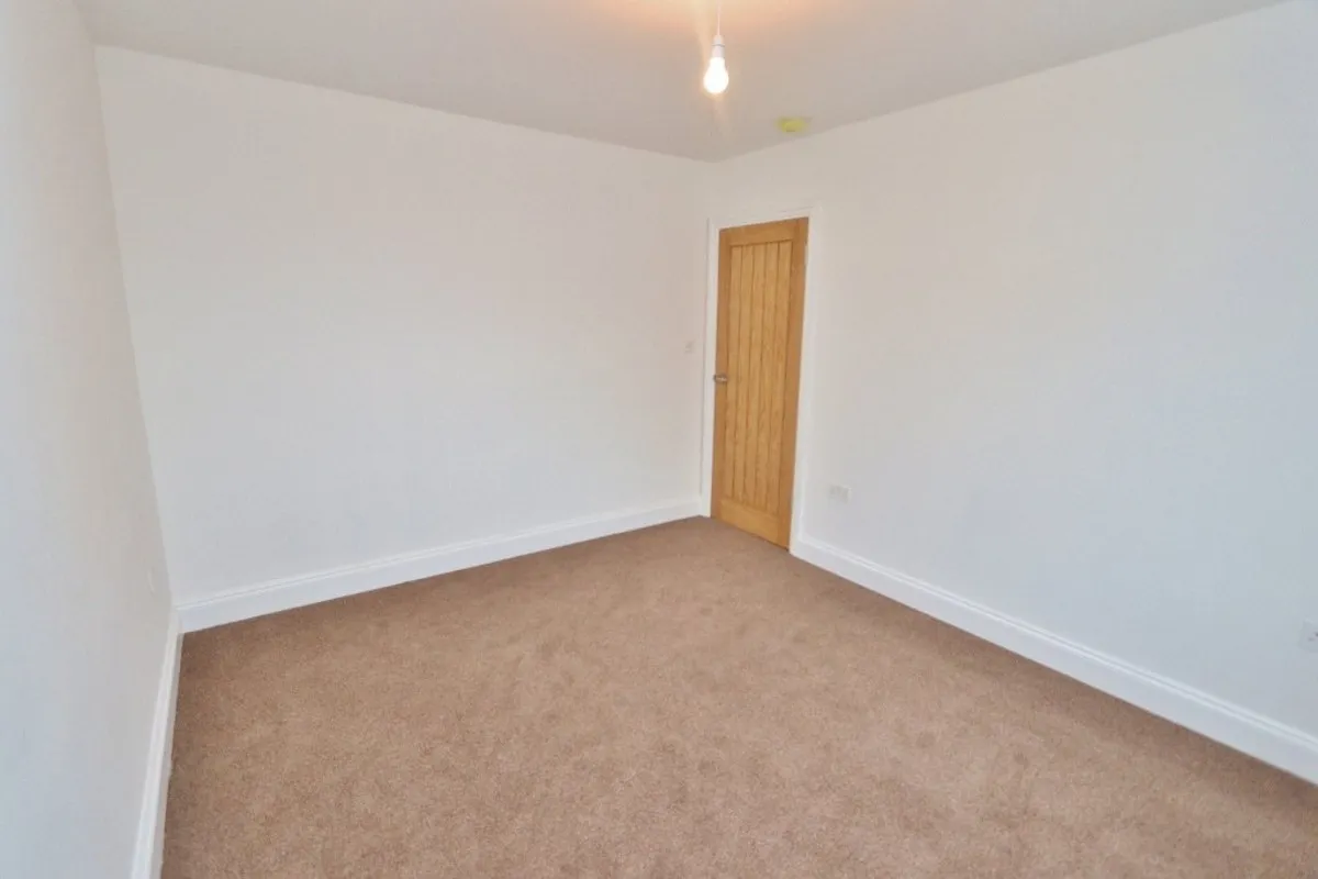 Merlin Gardens, Romford, RM5 3YD, photo 16