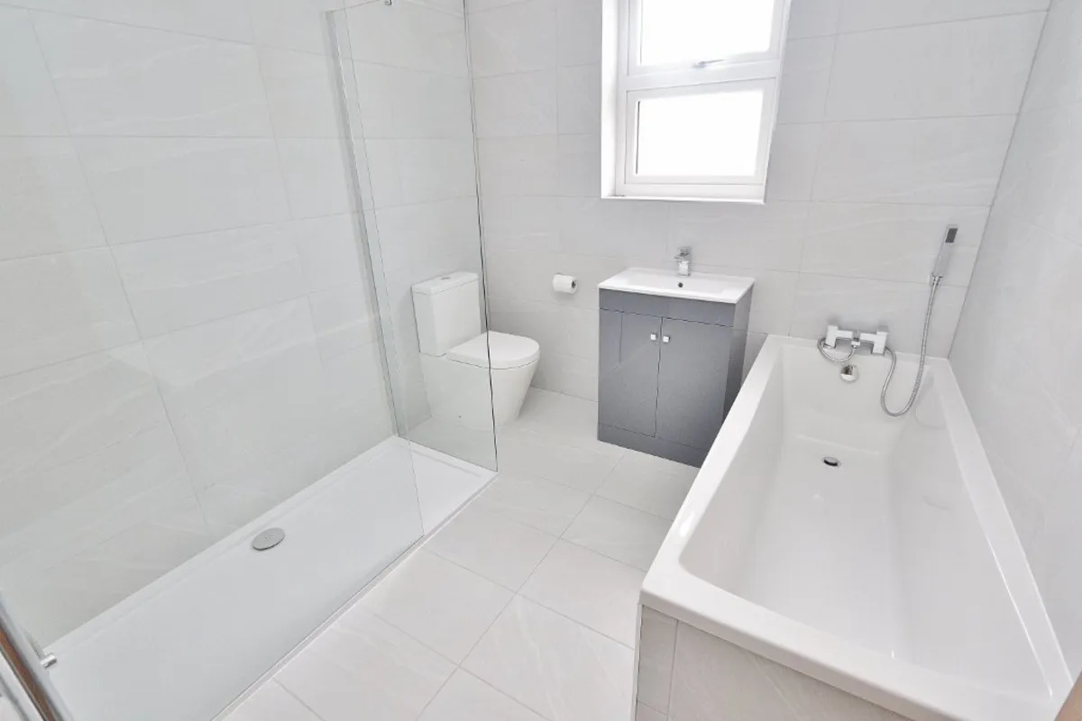 Merlin Gardens, Romford, RM5 3YD, photo 4