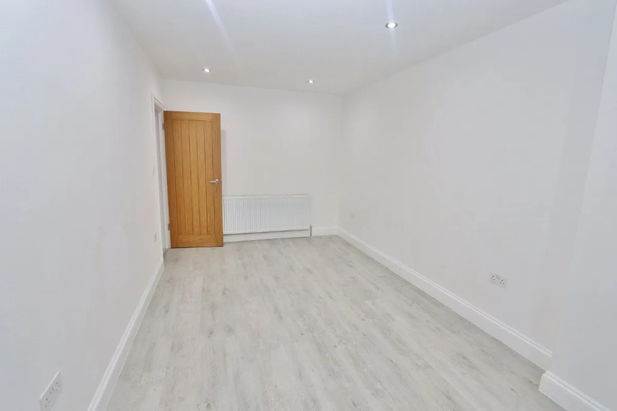 Merlin Gardens, Romford, RM5 3YD, photo 9