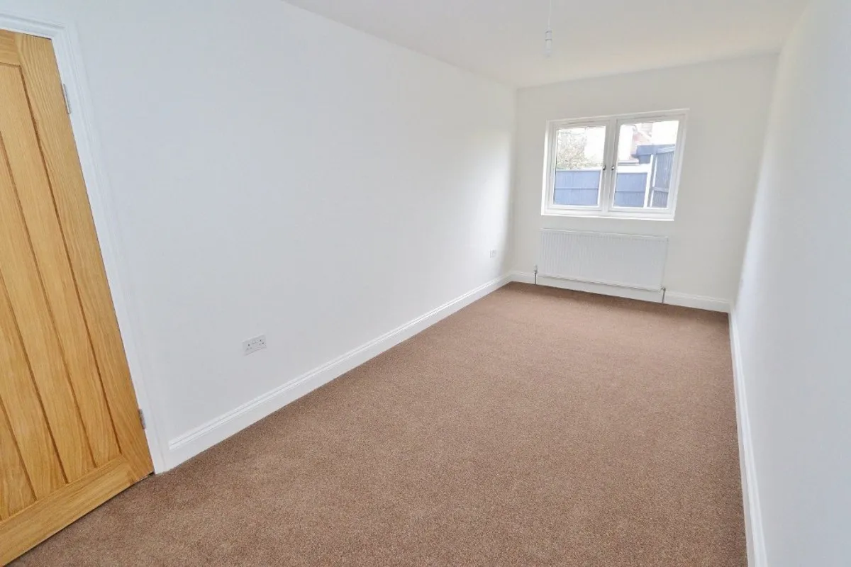 Merlin Gardens, Romford, RM5 3YD, photo 11