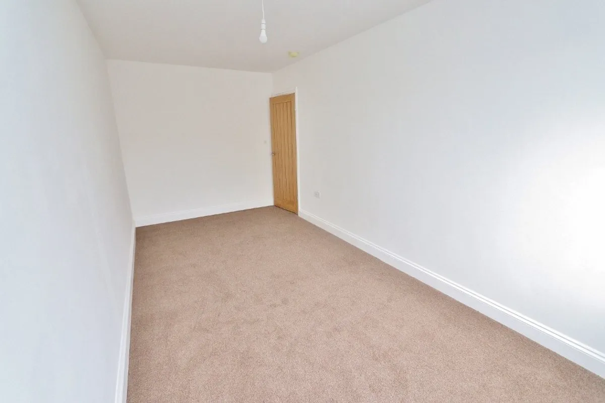 Merlin Gardens, Romford, RM5 3YD, photo 10