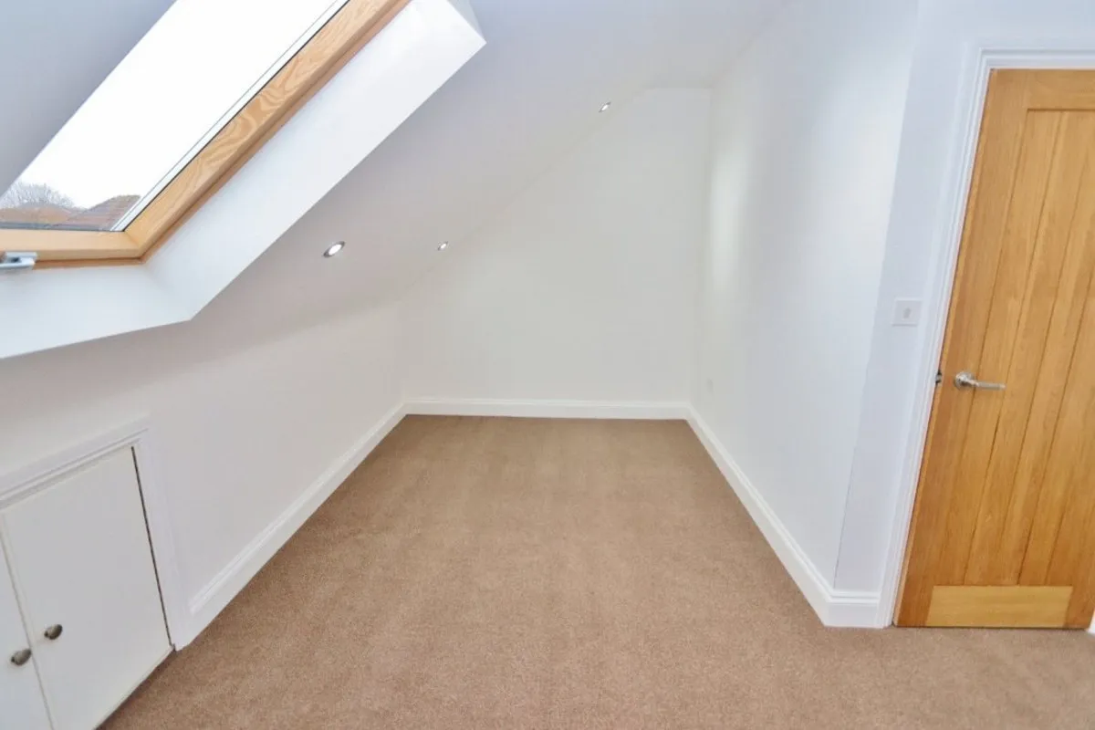 Merlin Gardens, Romford, RM5 3YD, photo 19