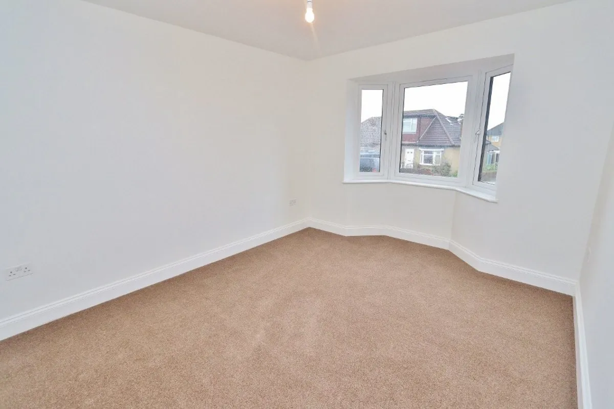 Merlin Gardens, Romford, RM5 3YD, photo 12