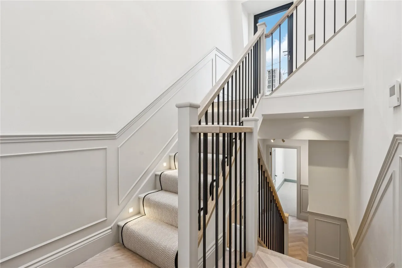 Lower Richmond Road, London, SW15, photo 11