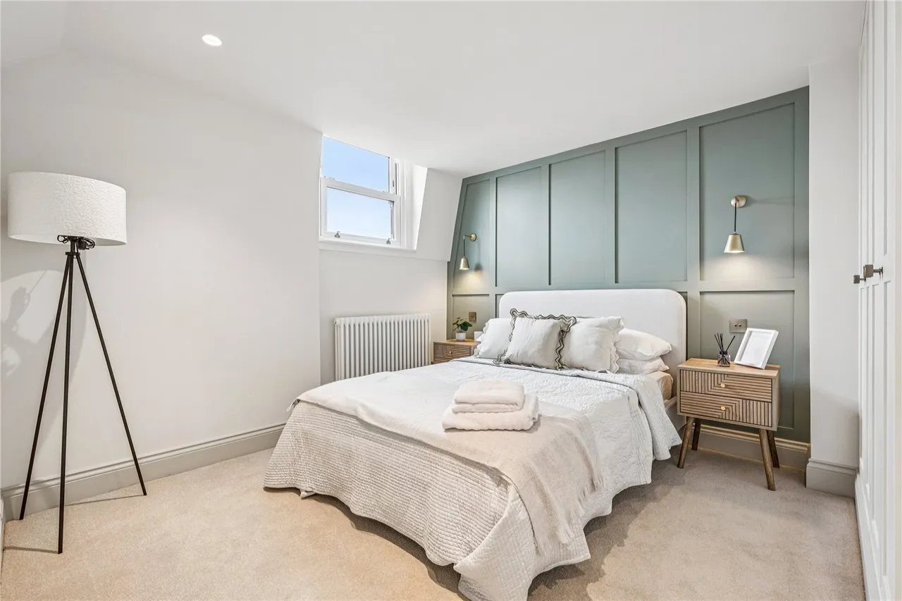 Lower Richmond Road, London, SW15, photo 2